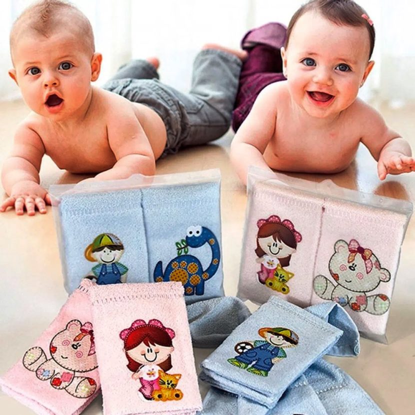 A imagem mostra um exemplo de um kit de toalhas para bebê.